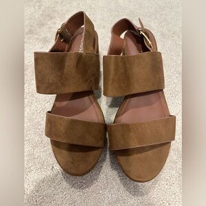 Women’s Aerosoles Camera Brown Suede Chunky Platform Sandals Gold Buckles 9.5